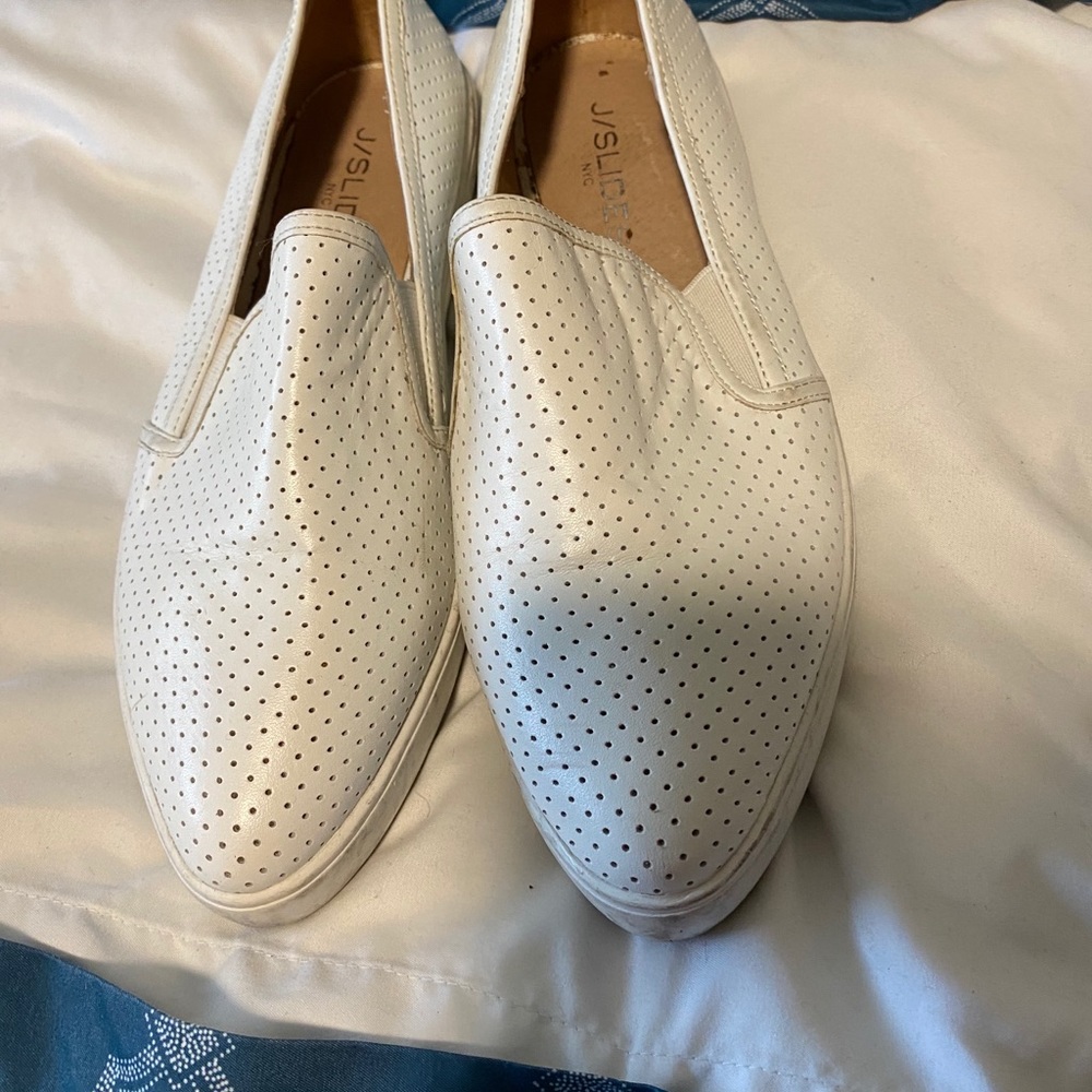 White j/s slides size 7.5